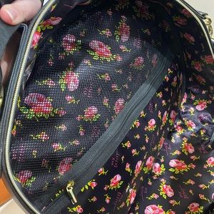 Carry on bag with shoulder strap, adjustable